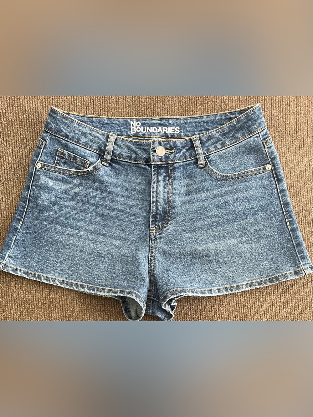 Women’s No Boundaries Denim Shorts Size 6 ~ Blue